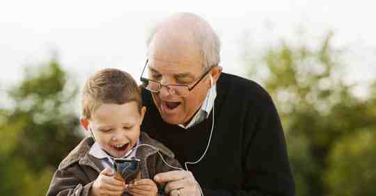 Smartphones für Senioren: Auch im Alter mobil